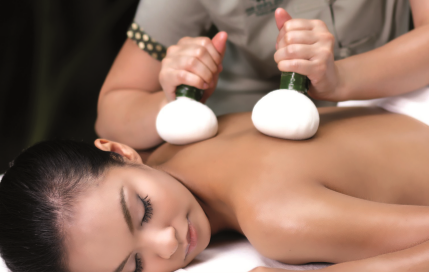 Kraeuterstempelmassage